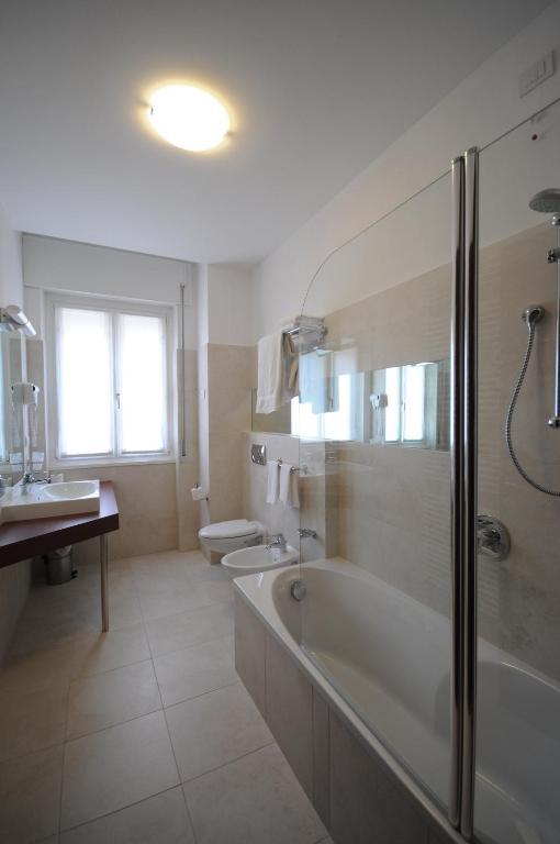 Hotel Conradi Chiavenna Phòng bức ảnh