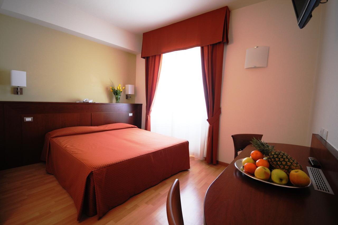 Hotel Conradi Chiavenna Ngoại thất bức ảnh